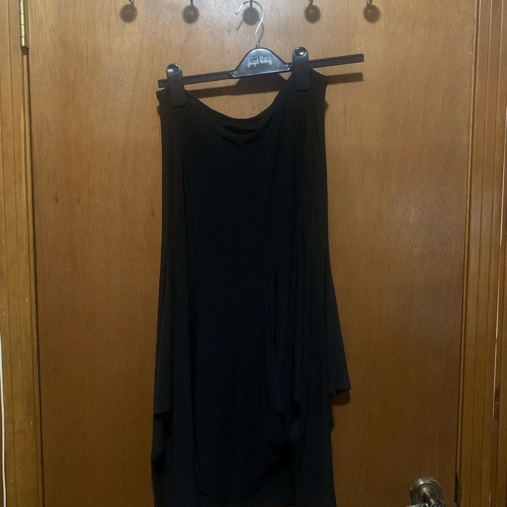 A NWOT Joseph Ribcoff skirt. Stunning and flows so beautifully.